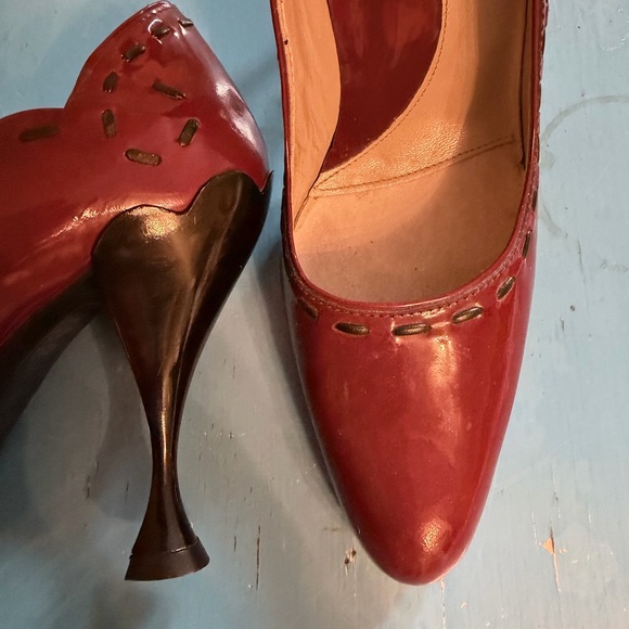 John Fluevog Audrey 07 wine with black stitching Burgundy Heels - Picture 8 of 15